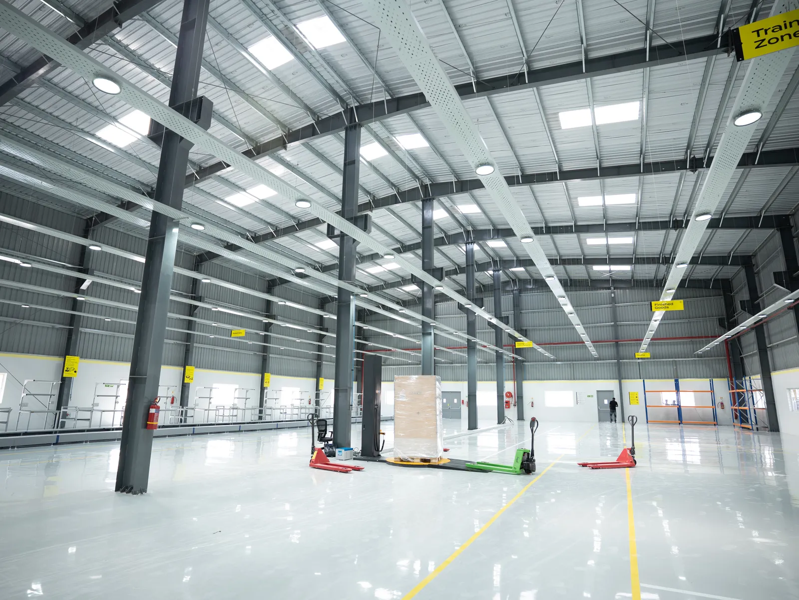 Large PEB shed with skylights and epoxy flooring — Everta